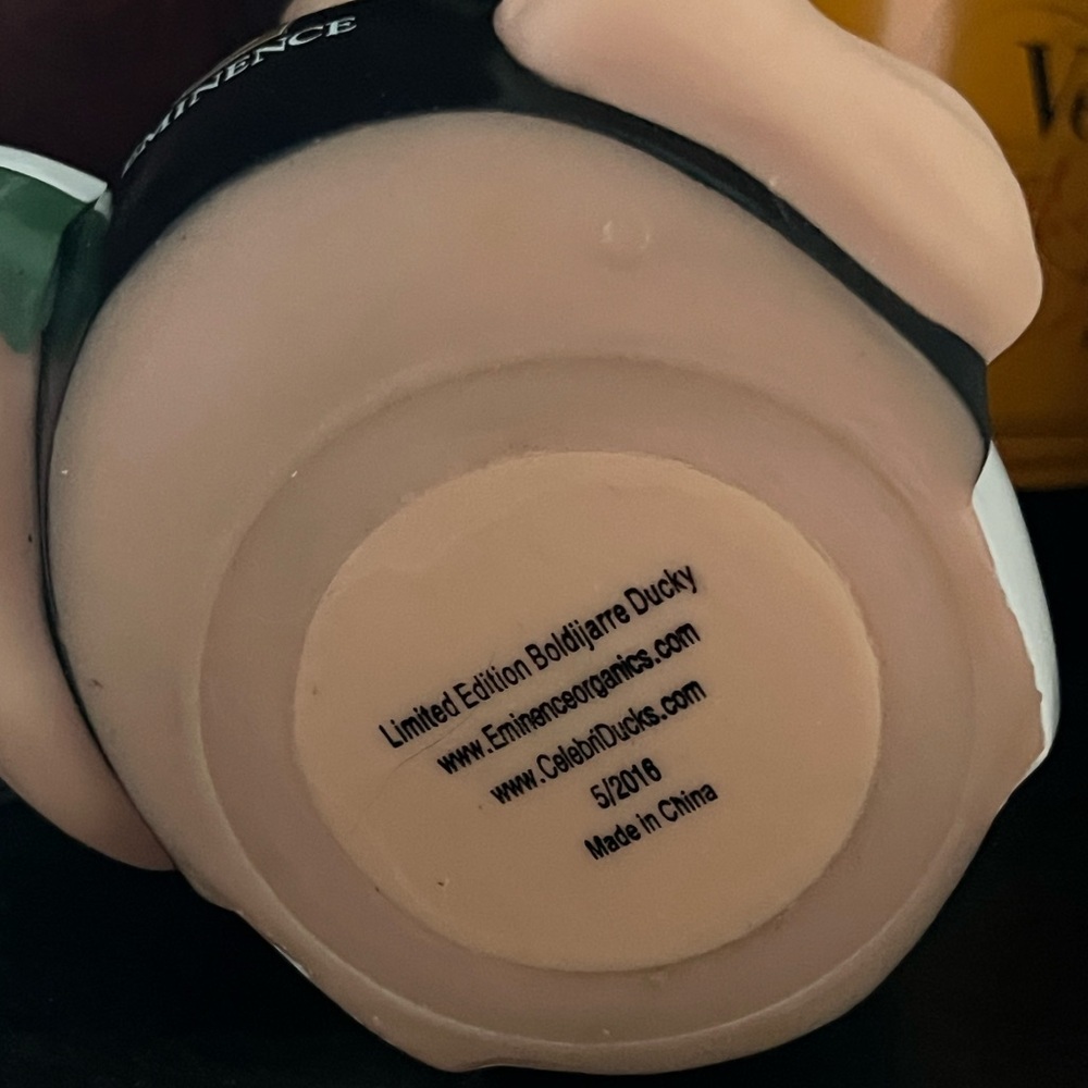Éminence Skincare Figurine rubberduck unique luxury skincare brand 🐥🐥 - Picture 4 of 4